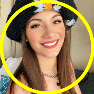 AlexiaRaye's avatar.